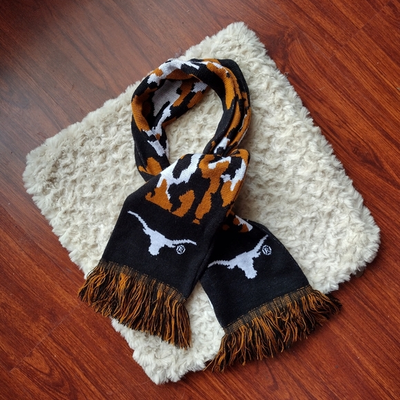Accessories - 🎉HP Texas Longhorn Scarf 🦋